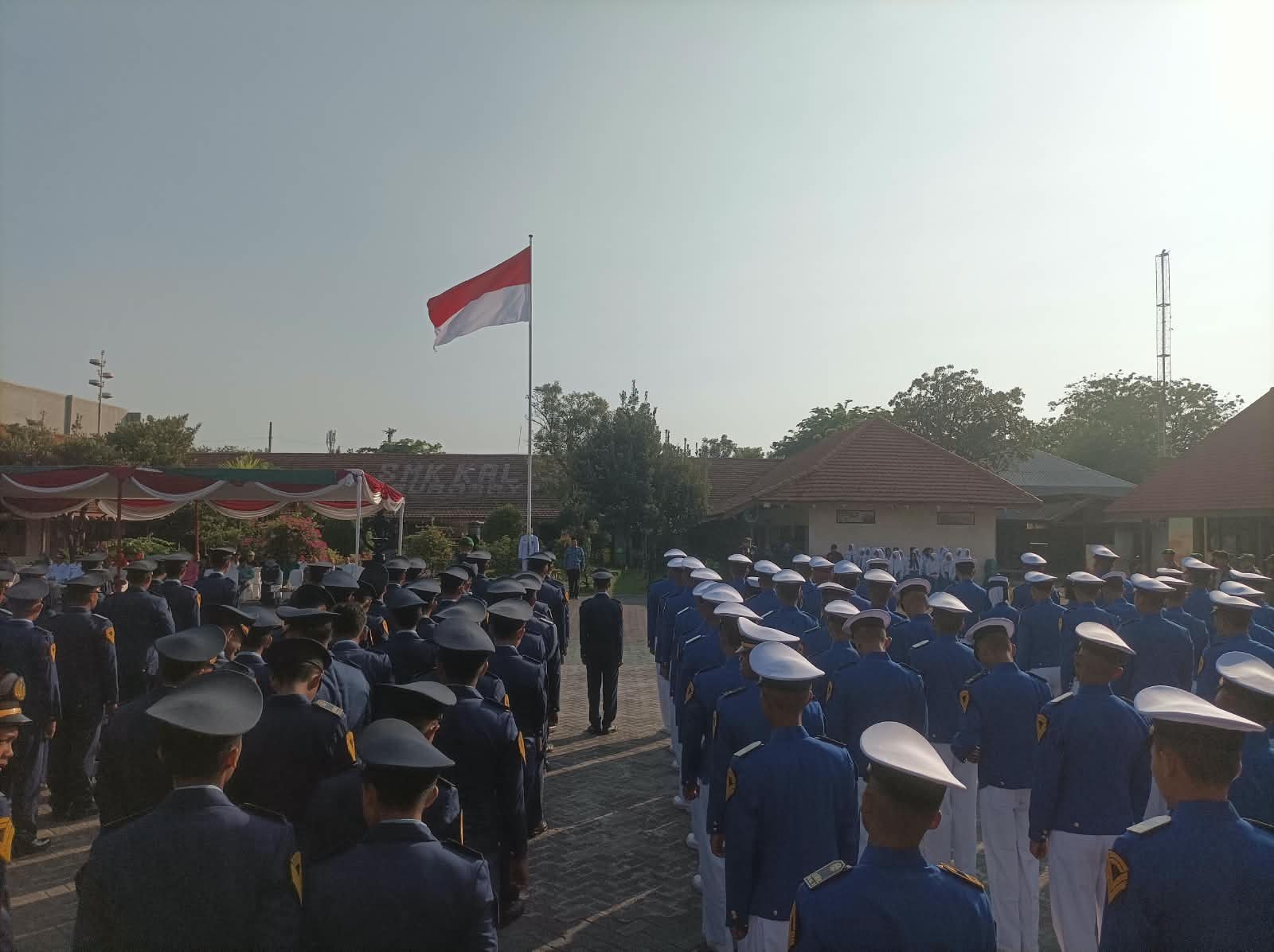 Lapangan SMK KAL-2 Surabaya Jadi Pusat Upacara Peringatan HUT Ke-81 RI Kecamatan Pabean Cantian